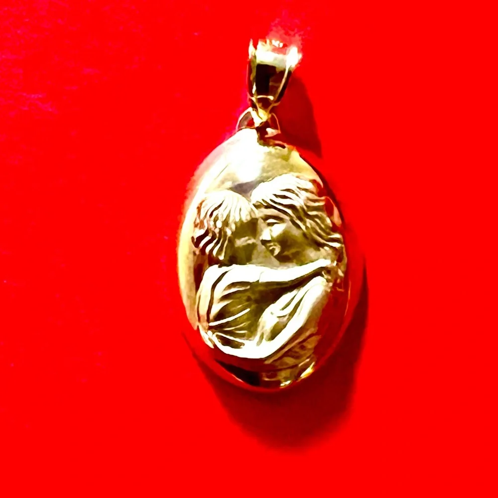 14K Yellow Gold Mother & Child Oval Pendant 1.55g 26x18mm Religious